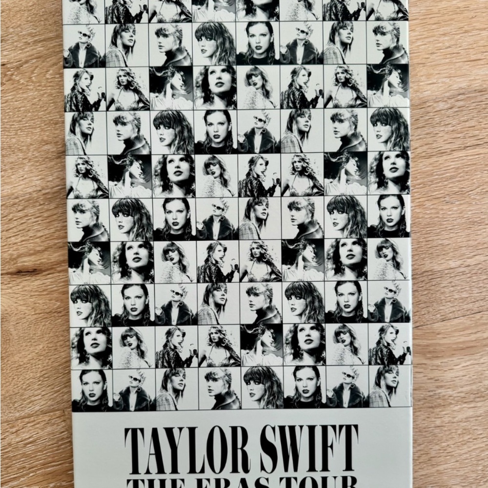 Taylor Swift VIP Box - Picture 2 of 5